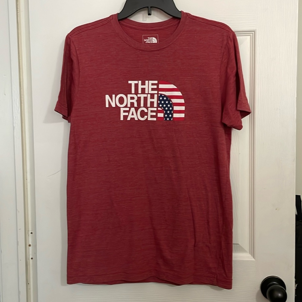 Men's red THE NORTH FACE slim fit t-shirt. Size M